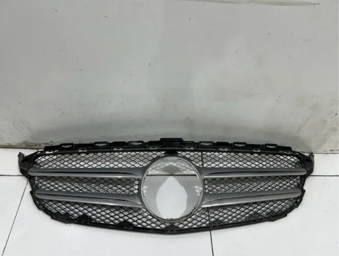 Grade parachoque Mercedes c180/c200 2015 a 2020 