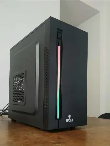 Gabinete Gamer SKUL + Monitor Positivo