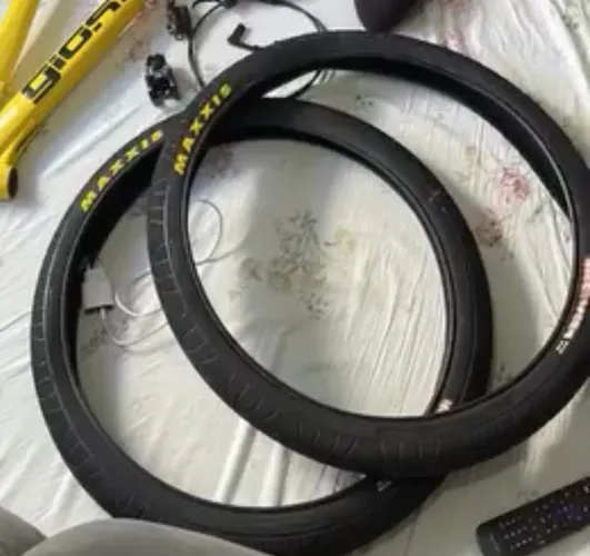 PAR DE PNEUS MAXXIS WORKWON MUITO NOVO 