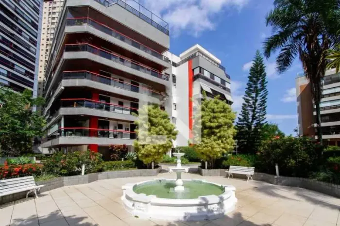 Alugo Apartamento Mobiliado e reformado de 4 quartos na Barra da Tijuca