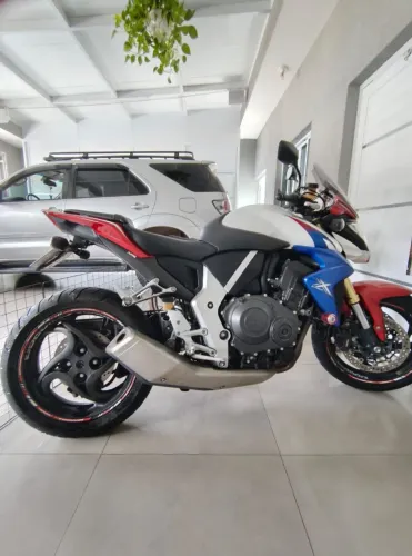 cb1000r modelo Capitão América R$ 50.000,00