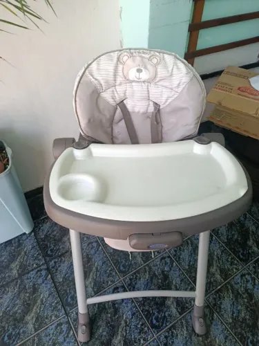 Cadeirão refeição de bebê 