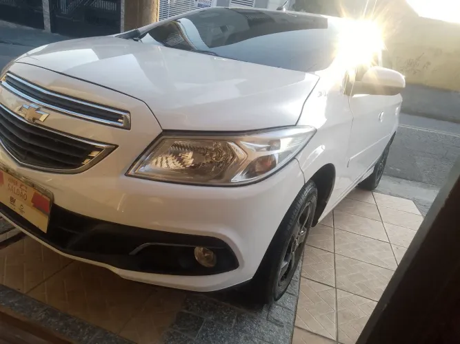 Chevrolet Onix Hatch LT 1.0 8V Flex Power Mec. 4P 2013