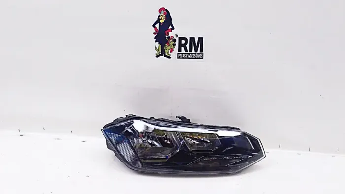 Farol Polo Virtus 2018/22 Friso Preto Marca Arteb Direito/passageiro