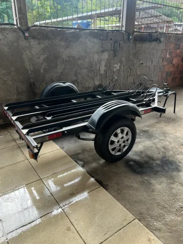 VENDE-SE CARRETINHA 3 LUGARES PARA MOTO