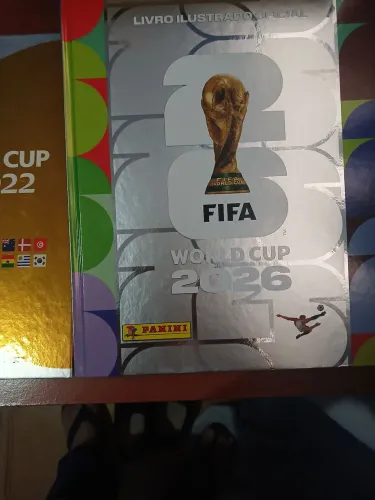Álbum Qatar 2022 e Álbum USA 2026 semi novos
