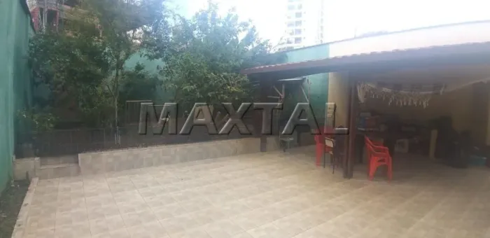 Casa na Parada Inglesa, com 4 dormitórios, 2 salas e 6 banheiros à venda.