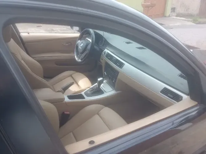 BMW 320I A 2011
