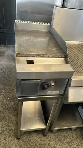 ? CHAPA A GÁS MACON SEMINOVA COM BASE ?