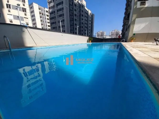 APARTAMENTO A VENDA, VARANDA, SALA EM 2 AMBIENTES, 2 QUARTOS SENDO 1 SUÍTE,BANHEIRO SOCIAL