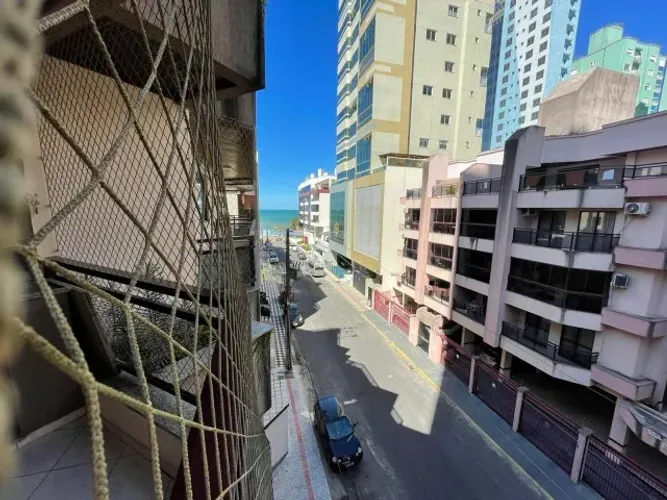 Apartamento na quadra do mar, mobiliado em Itapema na Meia praia