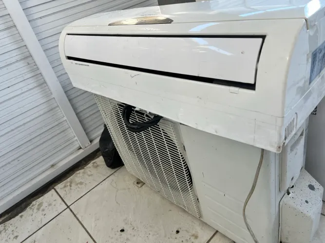 Ar-Condicionado Split Komeco 12.000 BTUs - Frio - 220V
