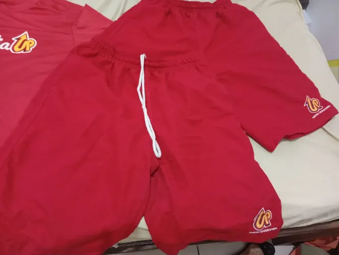 Colégio UP - Tam.P - Uniforme Blusa e Bermuda
