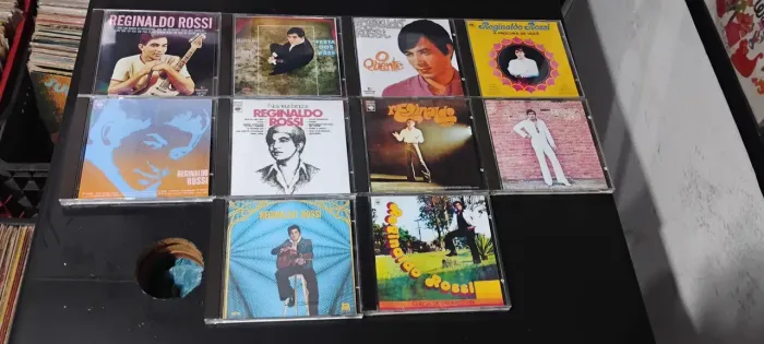 Caixa com a coleção anos 60 e 70 do Reginaldo Rossi para fás