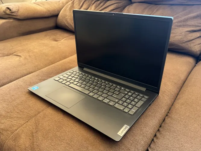 Notebook Lenovo V15 i5 1235U 8gb RAM 256gb SSD 15,6"