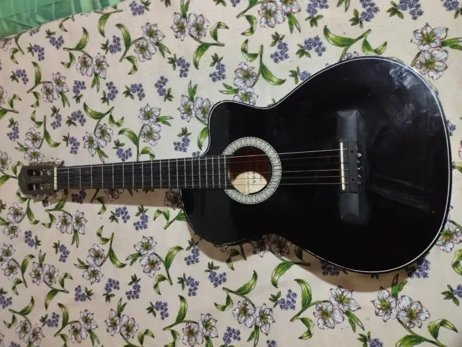 Vende-se violão 