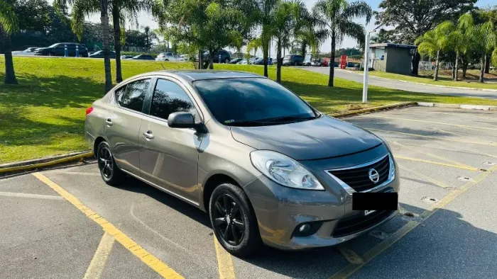 Nissan Versa SL 1.6 16V Flex Fuel 4P Mec. 2013