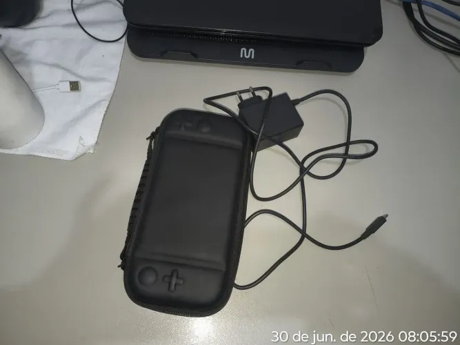 Vende-se ou troque por algo do meu interesse Nintendo switch lite desbloqueado