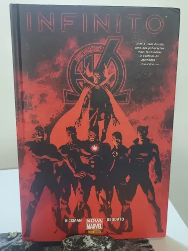 HQ Marvel Novos Vingadores capa dura