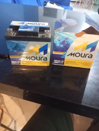 bateria Moura semi-nova