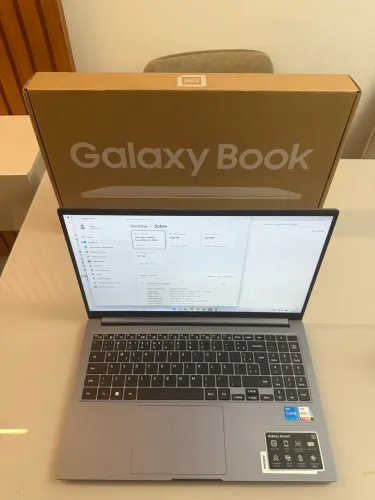 Samsung Galaxy Book4 Intel Core i5-1335U 8GB 512GB SSD Iris Xe 15.6 Full HD LED, 1.55kg