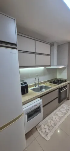 Apartamento semi-mobiliado próx. Centro Político e Shop Pantanal, 3 q. 1 sui., sol da manh