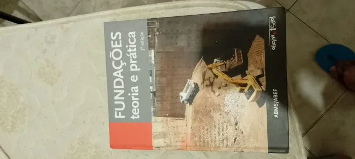 Fundações: Teoria e prática