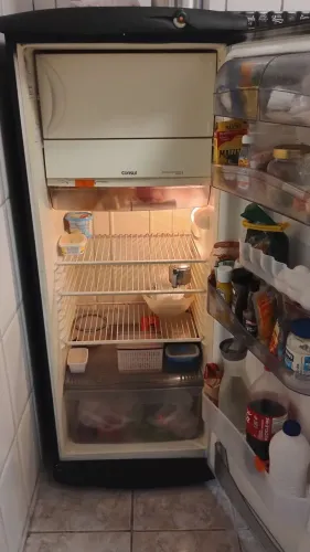 Geladeira antiga cor preta