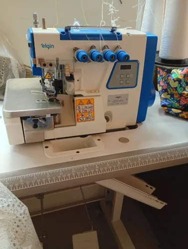 VENDA! MÁQUINA DE COSTURA INDUSTRIAL OVERLOCK ( USADA APENAS UMA VEZ PARA TESTE)