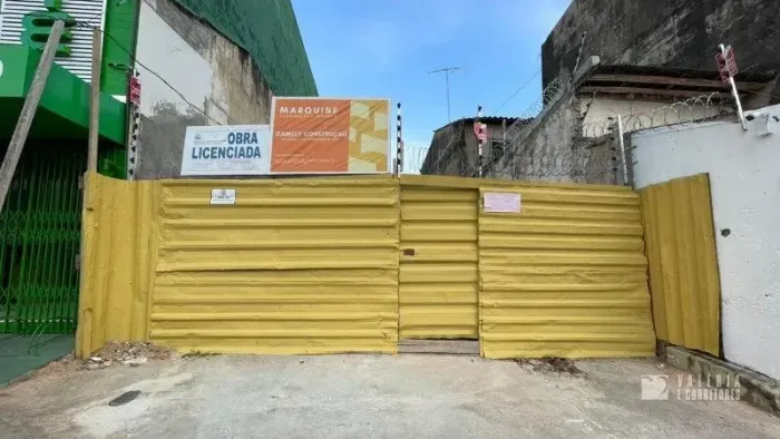 TERRENO COM EDIFICAÇÃO NO MARCO