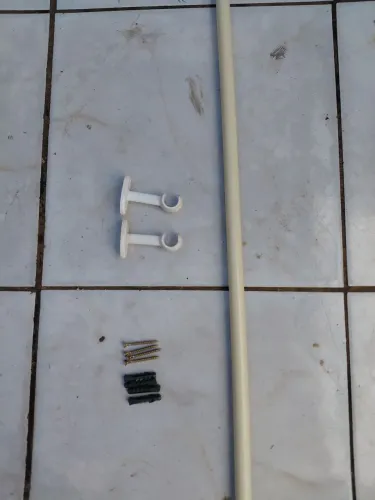 Varão de cortina com kits de instalação 