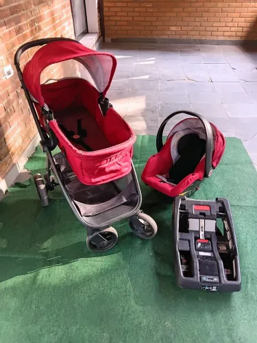 Carrinho Moisés com bebê conforto e base para  assento de carro