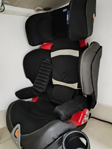Cadeira Chicco para automóveis 