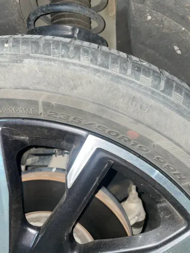 Par de pneus 235/50 R19 - Desapegando