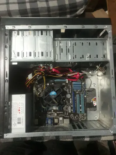 Gabinete completo memória RAM 4g, placa mãe Asus,fonte 60hz,
