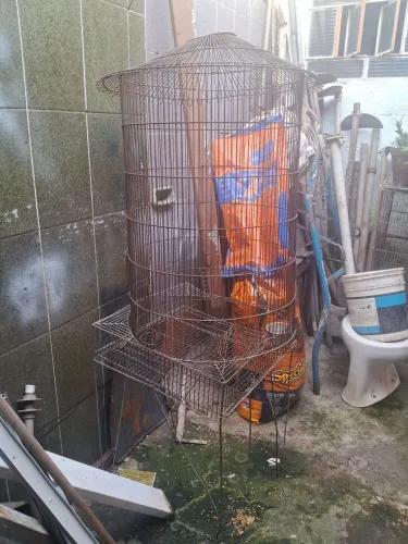 Vendo um a gaiola grande altura 1 m e 50