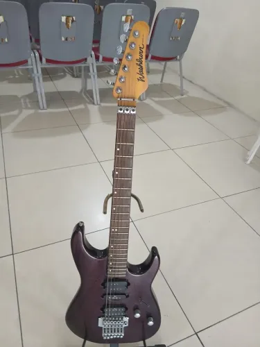 Guitarra Washburn com micro afinação