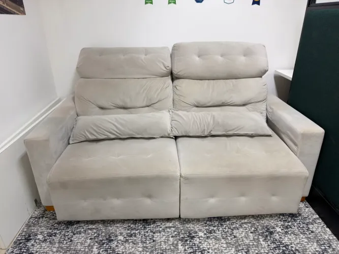 Sofá retrátil e reclinável