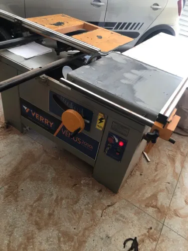 Máquina esquadrejadeira em ótimo estado verry 2000i