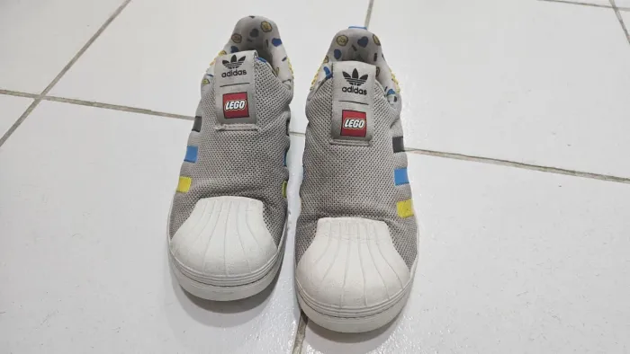 Tênis infantil Adidas X Lego Superstar 360 - importado EUA (tamanho Brasil 32)