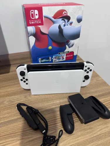 Vendo Nintendo Switch OLED Branco.