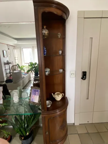 Par de vitrines coluna para canto