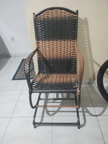 Lindas cadeiras de balanço novas direto da fábrica cobertura fibras sintéticas três molas.