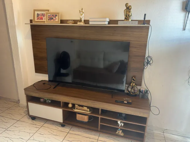 Vendo rack com painel para tv de até 60 polegadas.