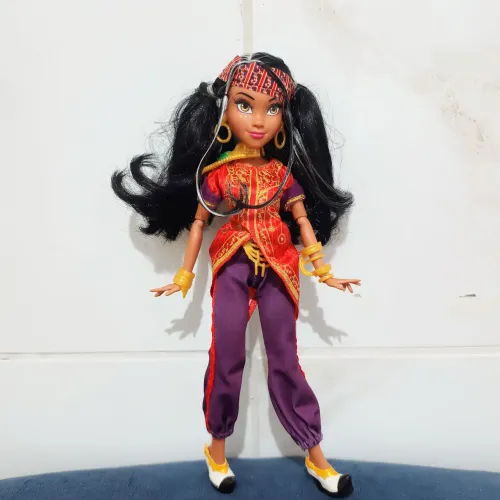 Boneca Descendentes Freddie Genie Chic 