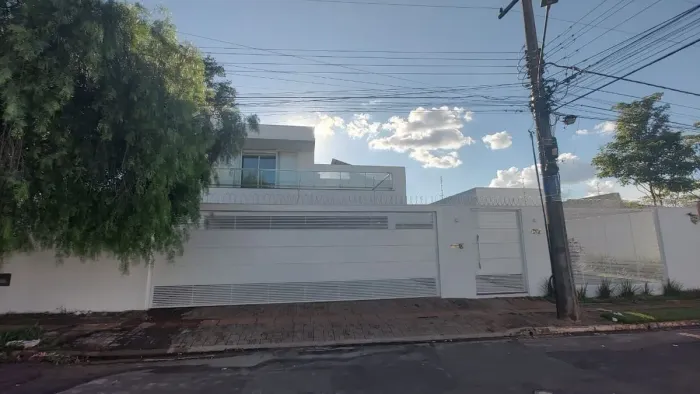Casa com 4 quartos à Venda, Chácara Cachoeira - Campo Grande