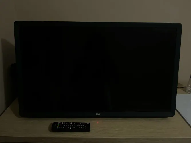 TV LG 32" SMART, SUPORTE PARA PAREDE INCLUSO!