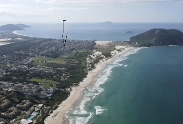 OPORTUNIDADE IMPERDÍVEL NA PRAIA DO SANTINHO - 3 casas geminadas juntas