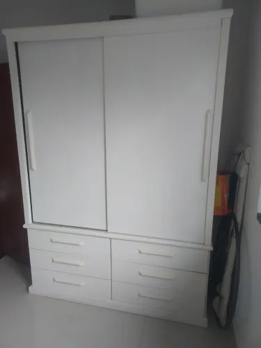 Guarda roupas duas portas seis gavetas