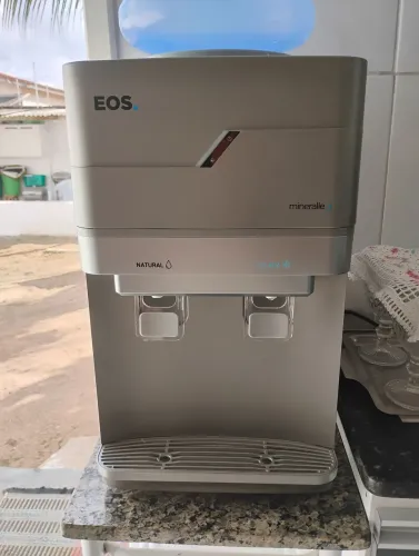 Gelagua eos mineralle em estado de novo